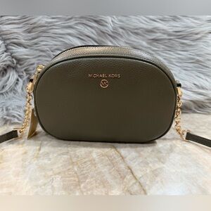 Michael Kors Jet Set Charm Small Pebbled
Leather Crossbody Bag Olive